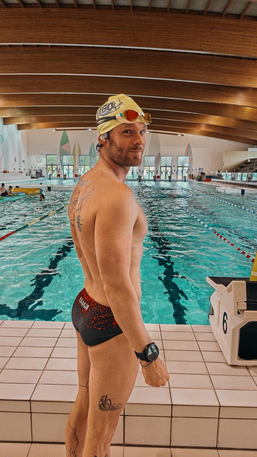 Matthieu aan de startblokken van baan 6 in LAGO Brugge Olympia